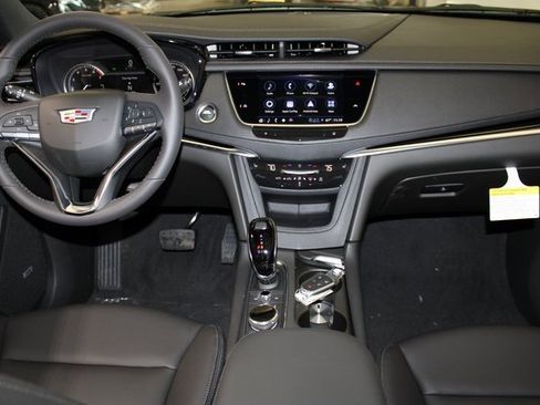 New 2025 Cadillac XT6 Luxury image 12
