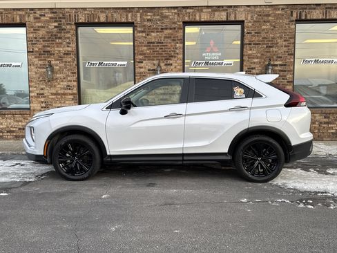 Used 2022 Mitsubishi Eclipse Cross LE image 2