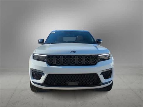 New 2025 Jeep Grand Cherokee Summit image 3