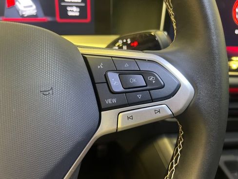 Certified 2025 Volkswagen Tiguan SE FWD image 22