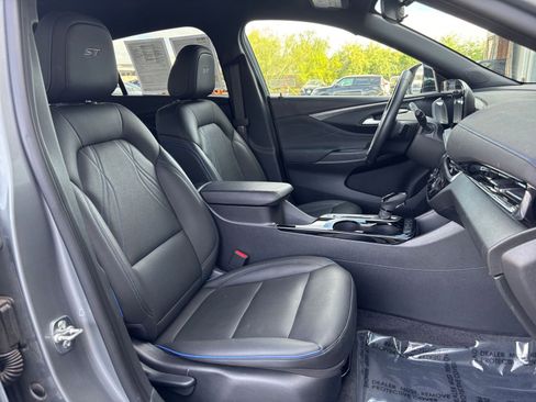 Used 2025 Buick Envista Sport Touring image 35