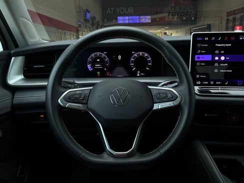 Used 2026 Volkswagen Tiguan SE FWD image 35