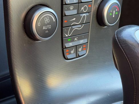 Used 2011 Volvo C30 T5 R-Design image 18