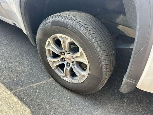 Used 2025 GMC Sierra 1500 SLT image 4