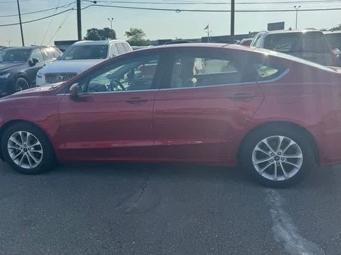 Used 2020 Ford Fusion SE FWD image 9