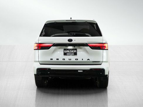 Used 2025 Toyota Sequoia Platinum image 4