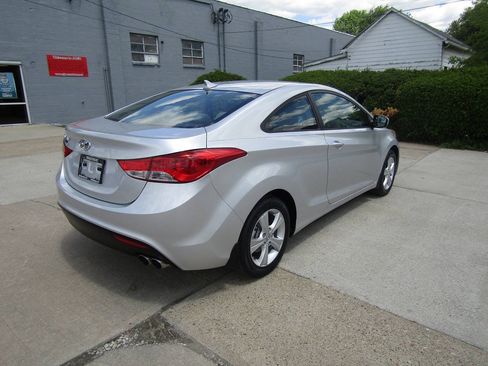 Used 2013 Hyundai Elantra FWD image 7