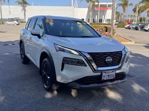 Certified 2023 Nissan Rogue SV FWD image 2