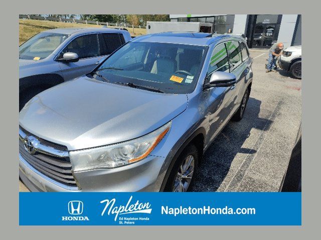 Used 2014 Toyota Highlander XLE FWD image 1