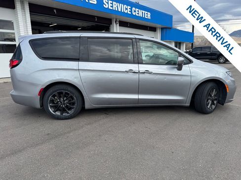 Used 2021 Chrysler Pacifica Touring w/ S Appearance Package image 8