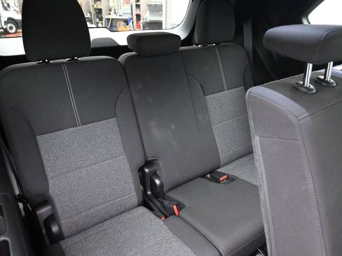 Used 2025 GMC Acadia Elevation image 10