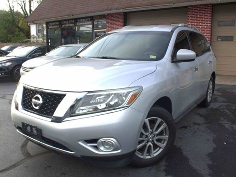Used 2014 Nissan Pathfinder SV image 4