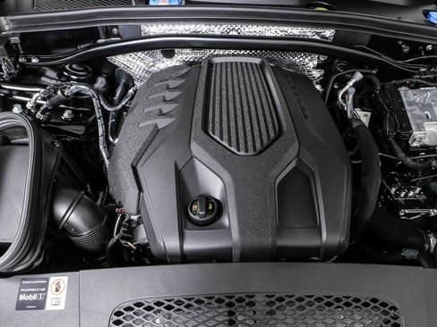 New 2026 Porsche Macan Turbo image 38