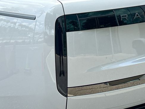 New 2025 Land Rover Range Rover SV image 7