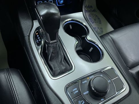 Used 2020 Jeep Grand Cherokee Limited AWD/4WD image 26