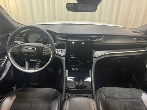 Used 2025 Jeep Grand Cherokee Altitude AWD/4WD image 28