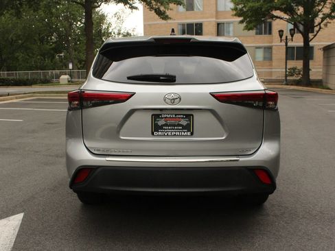 Used 2022 Toyota Highlander L AWD/4WD image 8