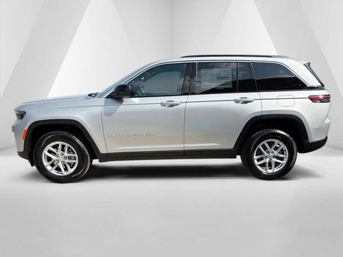 New 2026 Jeep Grand Cherokee Laredo AWD/4WD image 4