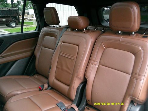 Used 2022 Lincoln Aviator Reserve w/ Class IV Trailer Tow Package AWD/4WD image 12
