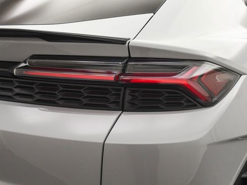 Used 2025 Lamborghini Urus SE image 26