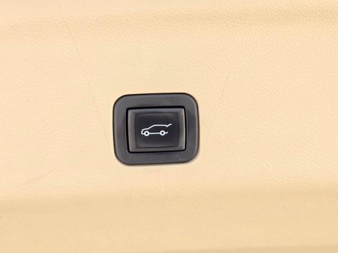 Certified 2024 Cadillac Escalade Premium Luxury AWD/4WD image 34