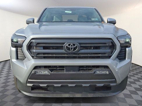 Used 2025 Toyota Tacoma SR5 image 2