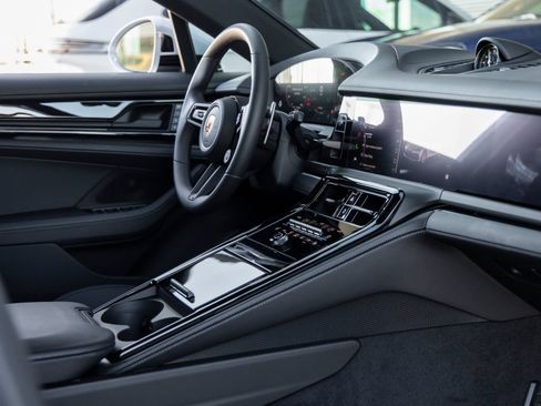 Certified 2025 Porsche Panamera 4 AWD/4WD image 46