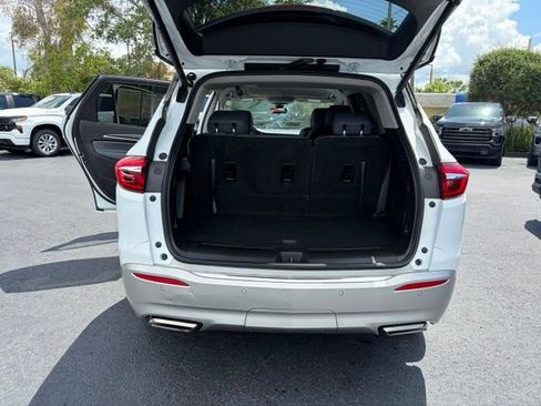 Used 2021 Buick Enclave Essence w/ LPO, Touring Package FWD image 17