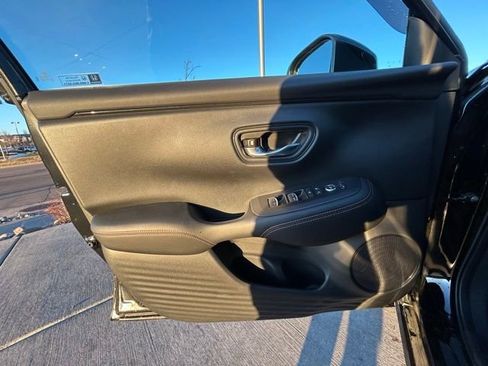 Used 2025 Honda HR-V Sport image 18