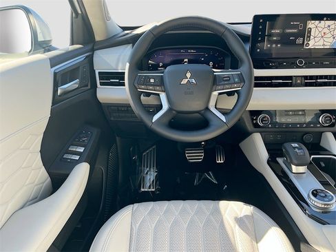 New 2025 Mitsubishi Outlander SEL image 23
