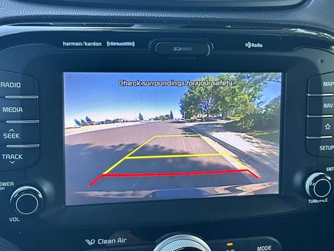 Used 2018 Kia Soul + FWD image 17