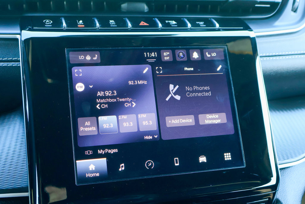 Used 2023 Jeep Grand Cherokee L Laredo RWD image 6