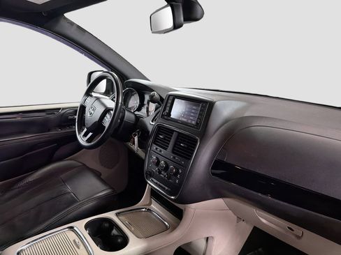 Used 2019 Dodge Grand Caravan SXT FWD image 29
