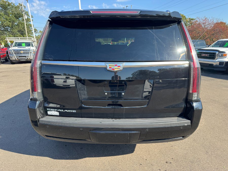 Used 2018 Cadillac Escalade Luxury AWD/4WD image 4