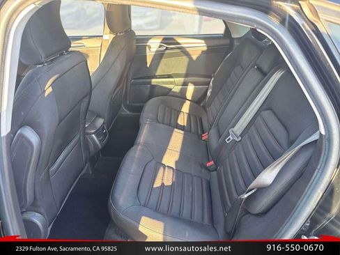 Used 2016 Ford Fusion SE FWD image 11