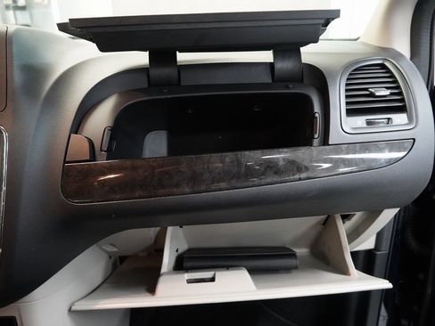 Used 2016 Dodge Grand Caravan SE w/ Quick Order Package 29E SE image 32