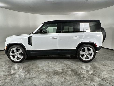 Used 2024 Land Rover Defender 110 SE image 5