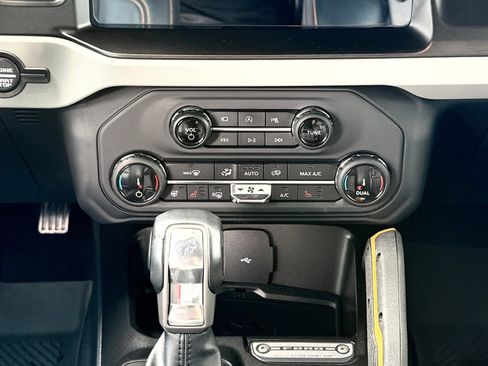 Used 2022 Ford Bronco Badlands AWD/4WD image 17