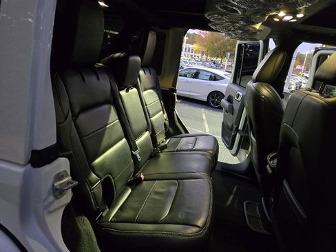 Used 2019 Jeep Wrangler Unlimited Sahara image 22