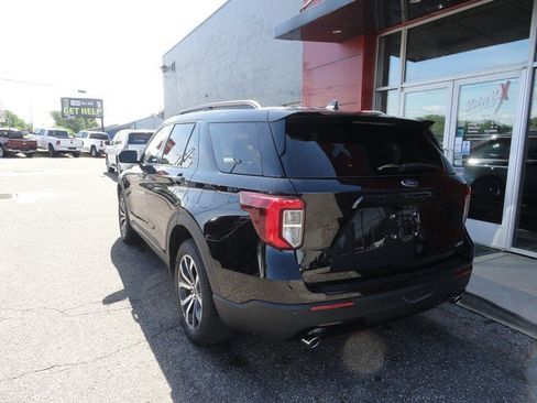 Used 2023 Ford Explorer ST-Line AWD/4WD image 3
