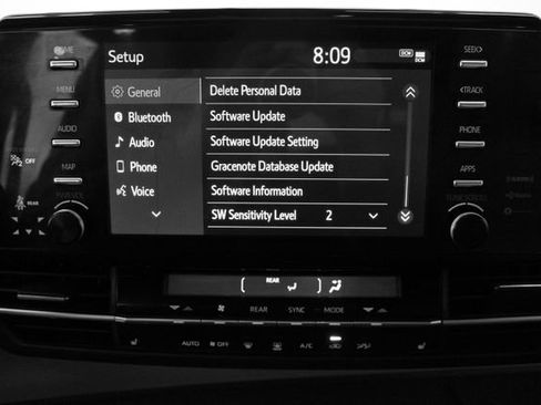 Used 2024 Toyota Sienna XSE image 28