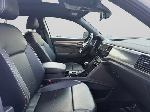 Used 2022 Volkswagen Atlas Cross Sport SEL R-Line AWD/4WD image 34