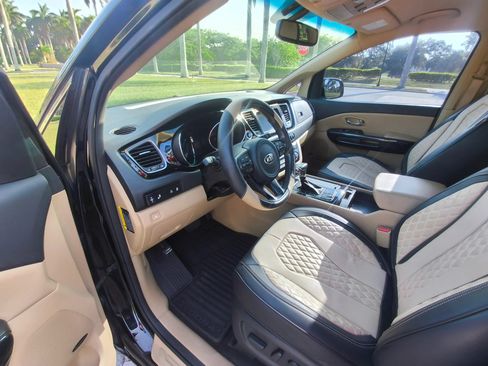 Used 2018 Kia Sedona SX FWD image 24