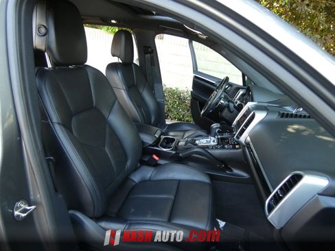 Used 2018 Porsche Cayenne AWD/4WD image 26
