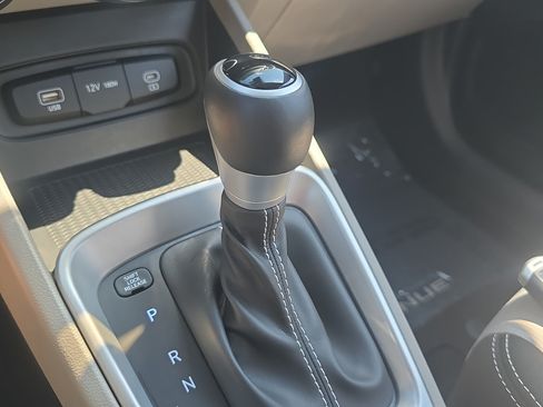 Certified 2024 Hyundai Venue SEL FWD image 22
