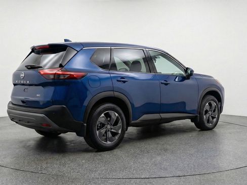 Used 2025 Nissan Rogue SV AWD/4WD image 9