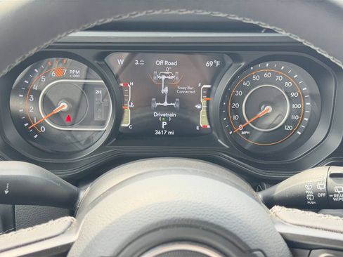 Used 2025 Jeep Wrangler Unlimited Rubicon AWD/4WD image 38
