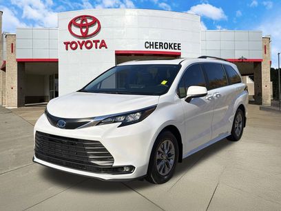 Used 2025 Toyota Sienna XLE