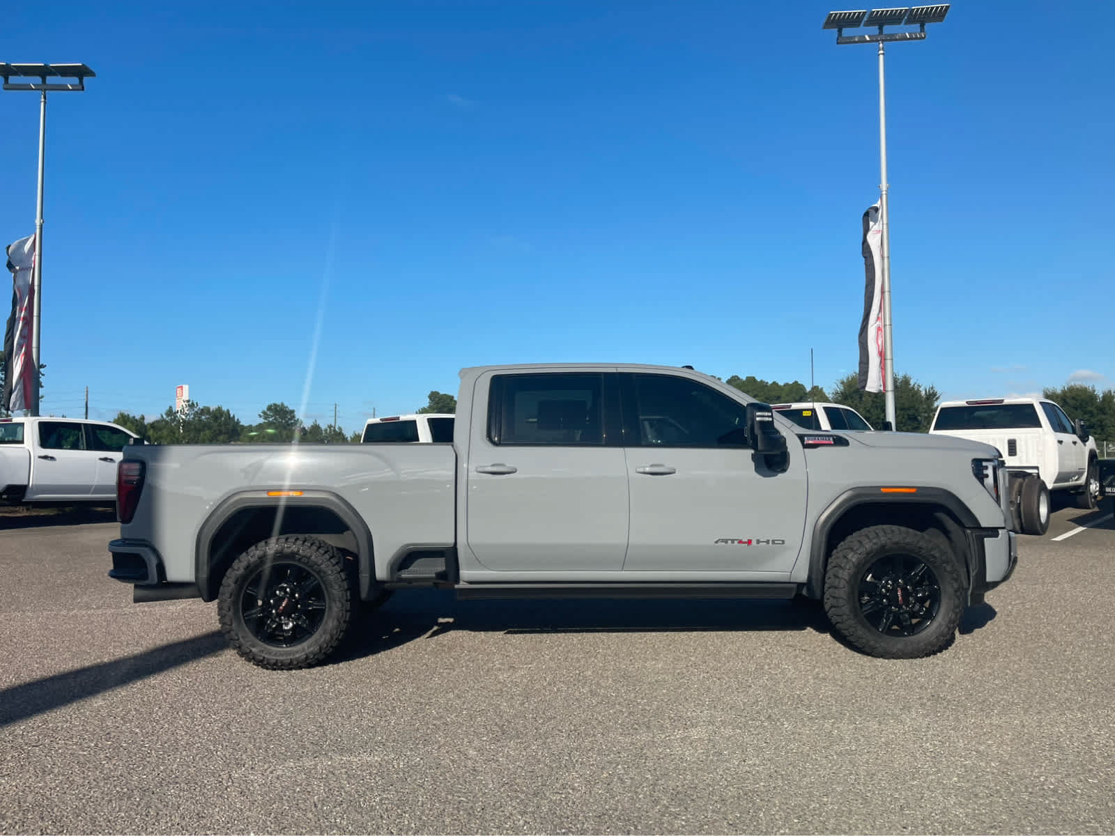 Used 2024 GMC Sierra 2500 AT4 w/ AT4 Premium Plus Package AWD/4WD image 4