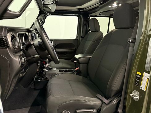 Used 2021 Jeep Wrangler Unlimited Sport image 16